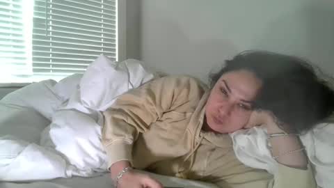 Snapshot of lorenlovely chatting on 11/21/25, 08:51 lorenlovely online show from 11/21/25, 08:51