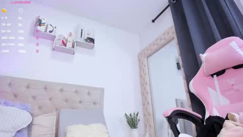 Snapshot of lorennahernandez chatting on 10/10/25, 11:31 Lorena online show from 10/10/25, 11:31