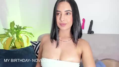 L O R E N online show from 11/10/25, 11:15