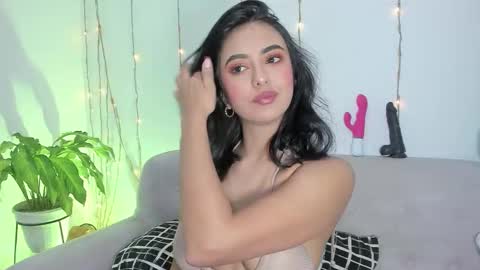 L O R E N online show from 02/18/26, 01:01