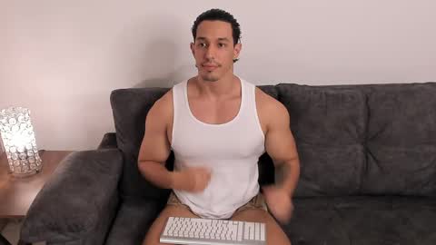 Snapshot of lorenzo_ferrec chatting on 03/02/25, 12:42 Lorenzo F online show from 03/02/25, 12:42