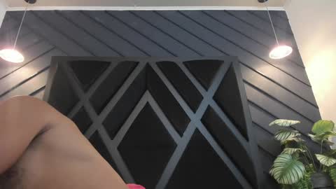  L O R E N Z O  Thumbs Up help  online show from 01/17/25, 11:29