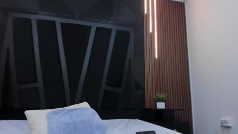  L O R E N Z O  Thumbs Up help  online show from 03/10/25, 09:40