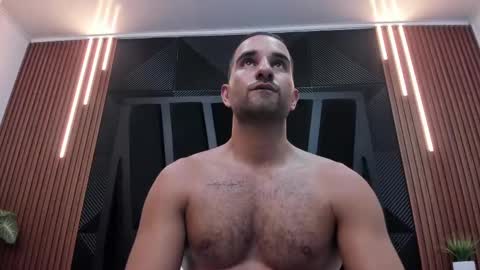  L O R E N Z O  Thumbs Up help  online show from 03/11/25, 09:48