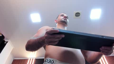  L O R E N Z O  Thumbs Up help  online show from 09/30/25, 05:18