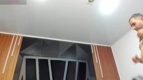  L O R E N Z O  Thumbs Up help  online show from 11/12/25, 05:13