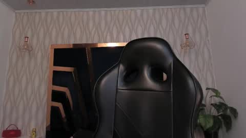  L O R E N Z O  Thumbs Up help  online show from 01/07/26, 06:10