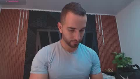  L O R E N Z O  Thumbs Up help  online show from 05/01/26, 05:39