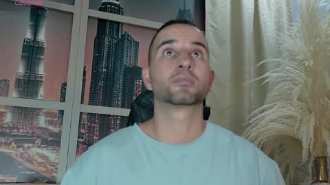  L O R E N Z O  Thumbs Up help  online show from 05/19/26, 05:41