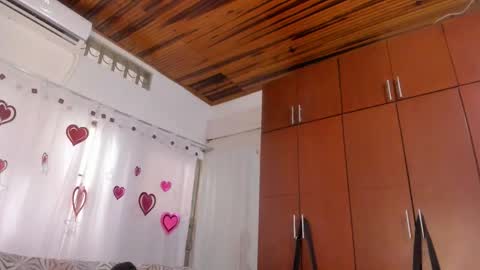 Snapshot of loreth_jw chatting on 09/16/25, 04:19 Queen Loreth online show from 09/16/25, 04:19