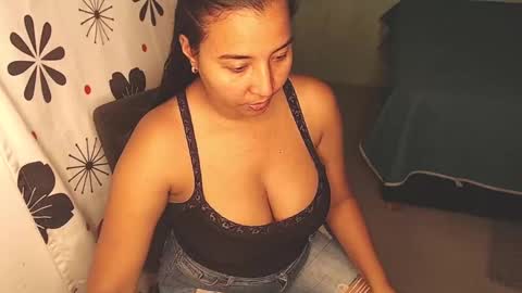 Snapshot of loretta_ chatting on 02/17/25, 12:43 Loretta Gmez online show from 02/17/25, 12:43