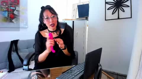 Snapshot of loretta_fraser chatting on 05/26/26, 01:07 loretta_fraser online show from 05/26/26, 01:07