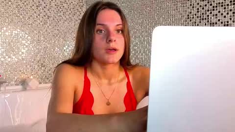 Snapshot of lorettadunnelli chatting on 10/05/25, 06:50 Chloe for Fan BlackHole online show from 10/05/25, 06:50