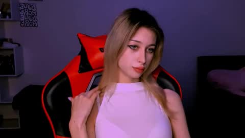 Lori online show from 10/17/25, 06:21