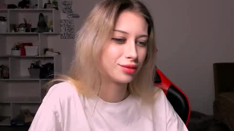 Lori online show from 11/16/25, 02:22