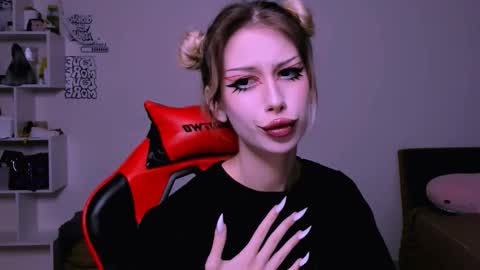 Lori online show from 12/01/25, 06:24