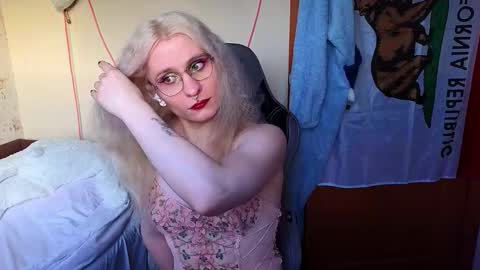 Lori -----------------------------------    online show from 03/18/26, 03:15