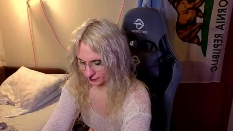 Lori -----------------------------------    online show from 03/26/26, 05:29