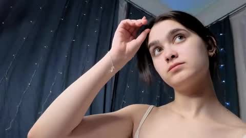 Nicole online show from 04/12/26, 07:19