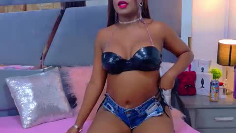 lorraine_johnson online show from 04/15/26, 08:09