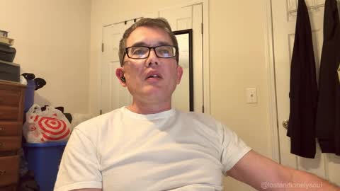 Snapshot of lostandlonelysoul chatting on 10/13/25, 04:12 Hazemir online show from 10/13/25, 04:12