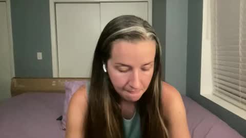 Snapshot of lothlori chatting on 05/19/26, 01:56 lothlori online show from 05/19/26, 01:56