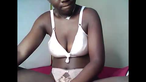 lotty_lavilla online show from 05/22/26, 07:52