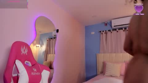 Snapshot of lou_22_ chatting on 02/10/26, 12:31 Lou online show from 02/10/26, 12:31