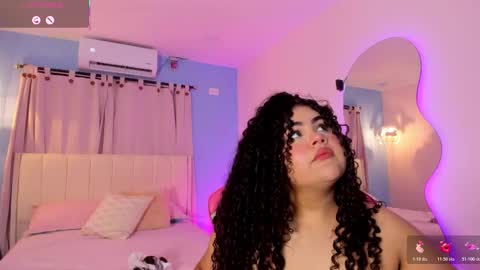 Snapshot of lou_22_ chatting on 02/21/26, 01:01 Lou online show from 02/21/26, 01:01