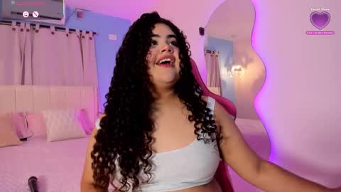 Snapshot of lou_22_ chatting on 02/25/26, 01:21 Lou online show from 02/25/26, 01:21