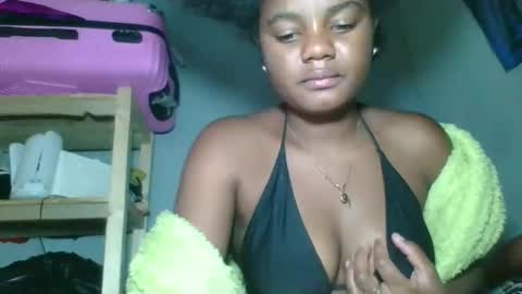 Snapshot of louane98 chatting on 02/23/26, 06:49 louane98 online show from 02/23/26, 06:49