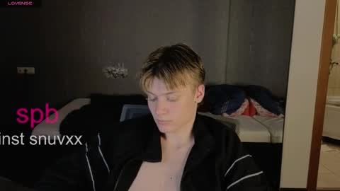 Snapshot of louie_evans chatting on 10/03/25, 03:36 louie_evans online show from 10/03/25, 03:36