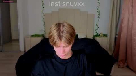 Snapshot of louie_evans chatting on 10/29/25, 09:05 louie_evans online show from 10/29/25, 09:05