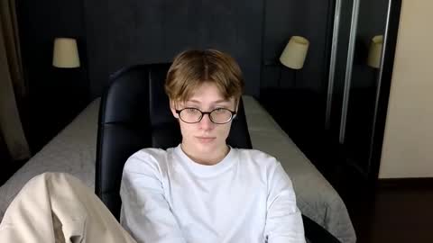 Snapshot of louie_evans chatting on 11/03/25, 09:05 louie_evans online show from 11/03/25, 09:05