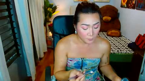 Snapshot of louie_sexy chatting on 06/18/26, 09:14 Cathy online show from 06/18/26, 09:14