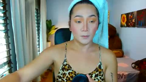 Snapshot of louie_sexy chatting on 07/07/26, 06:47 Cathy online show from 07/07/26, 06:47