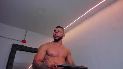 Snapshot of louis_connor chatting on 02/25/26, 07:18 Louis online show from 02/25/26, 07:18