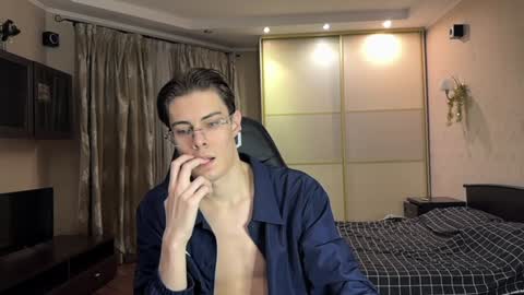 Mark online show from 01/04/25, 05:47