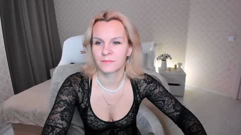 Snapshot of louisa_bay chatting on 12/18/24, 08:09 Louisa online show from 12/18/24, 08:09