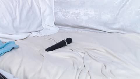 love bella  online show from 01/20/25, 12:18