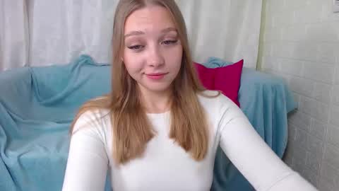 love bella  online show from 09/24/25, 12:25