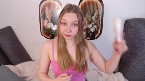 love bella  online show from 04/21/26, 01:42