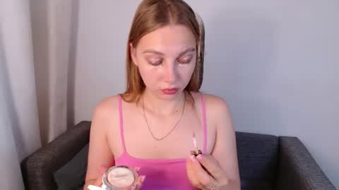 Snapshot of love_bella_ chatting on 06/19/26, 12:15 love bella online show from 06/19/26, 12:15