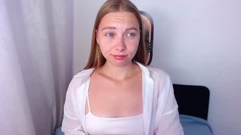 Snapshot of love_bella_ chatting on 07/14/26, 12:24 love bella online show from 07/14/26, 12:24