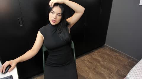 Kristen LoveBerry online show from 10/31/25, 01:17