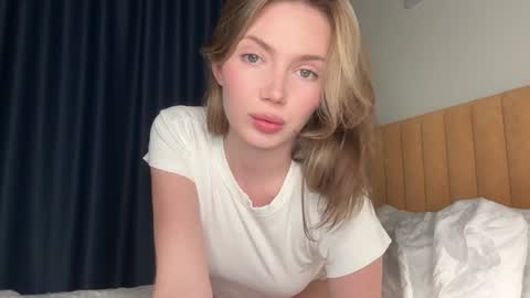 Snapshot of love_machine_ chatting on 09/21/25, 05:58 Sofi online show from 09/21/25, 05:58