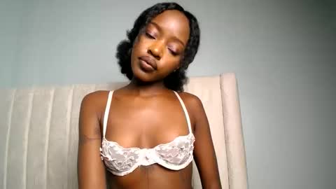 Snapshot of love_miah chatting on 09/30/25, 04:23 Miah online show from 09/30/25, 04:23