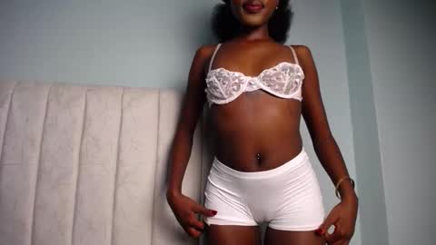 Snapshot of love_miah chatting on 10/14/25, 02:51 Miah online show from 10/14/25, 02:51