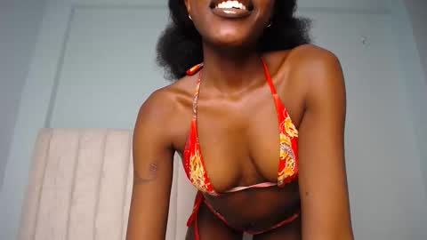 Snapshot of love_miah chatting on 10/22/25, 08:36 Miah online show from 10/22/25, 08:36