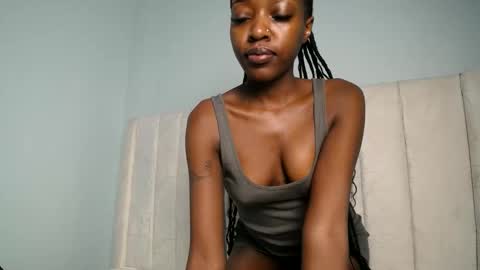 Snapshot of love_miah chatting on 11/20/25, 12:33 Miah online show from 11/20/25, 12:33